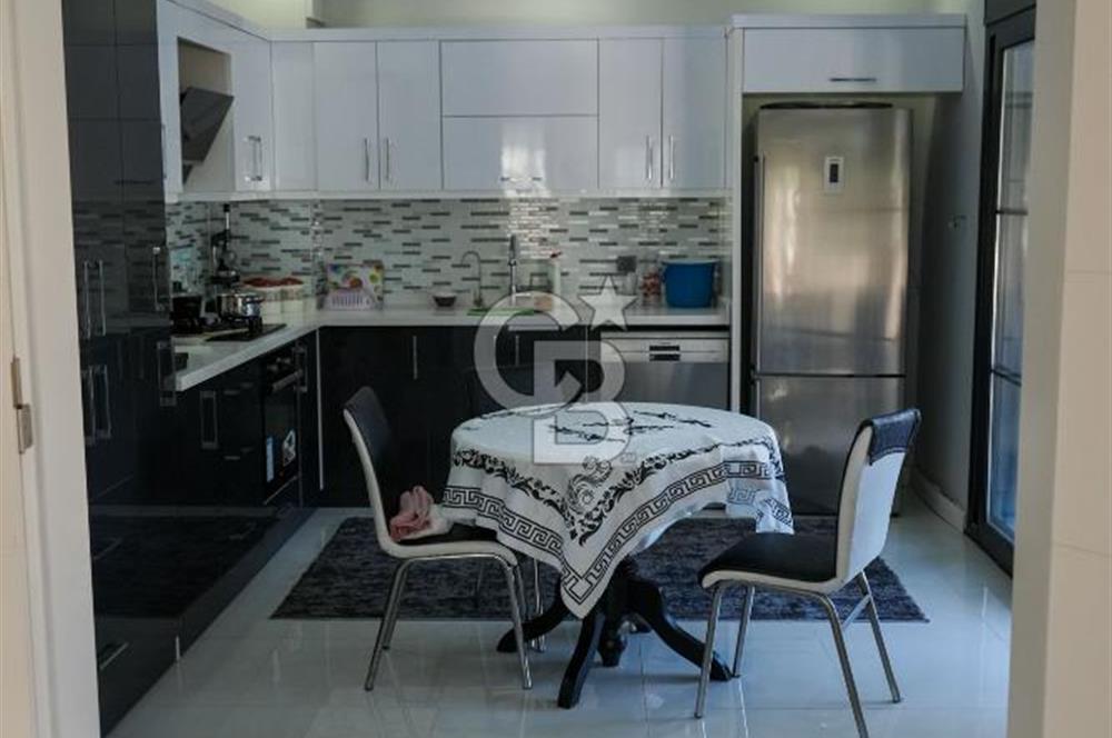 SEFERİHİSAR'DA DENİZE SIFIR 8+1 7 BANYOLU GENİŞ TERASLI DENİZ MANZARALI 450 M2 TRIPLEX VİLLA