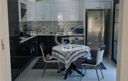 SEFERİHİSAR'DA DENİZE SIFIR 8+1 7 BANYOLU GENİŞ TERASLI DENİZ MANZARALI 450 M2 TRIPLEX VİLLA