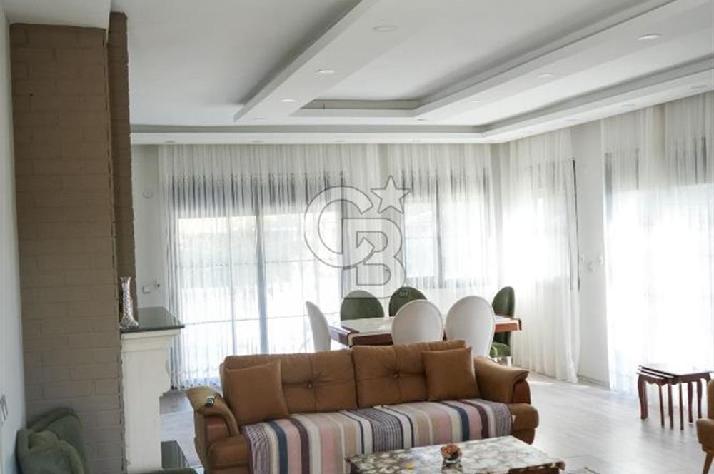 SEFERİHİSAR'DA DENİZE SIFIR 8+1 7 BANYOLU GENİŞ TERASLI DENİZ MANZARALI 450 M2 TRIPLEX VİLLA