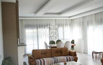 SEFERİHİSAR'DA DENİZE SIFIR 8+1 7 BANYOLU GENİŞ TERASLI DENİZ MANZARALI 450 M2 TRIPLEX VİLLA