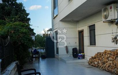 SEFERİHİSAR'DA DENİZE SIFIR 8+1 7 BANYOLU GENİŞ TERASLI DENİZ MANZARALI 450 M2 TRIPLEX VİLLA
