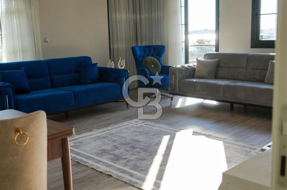 SEFERİHİSAR'DA DENİZE SIFIR 8+1 7 BANYOLU GENİŞ TERASLI DENİZ MANZARALI 450 M2 TRIPLEX VİLLA