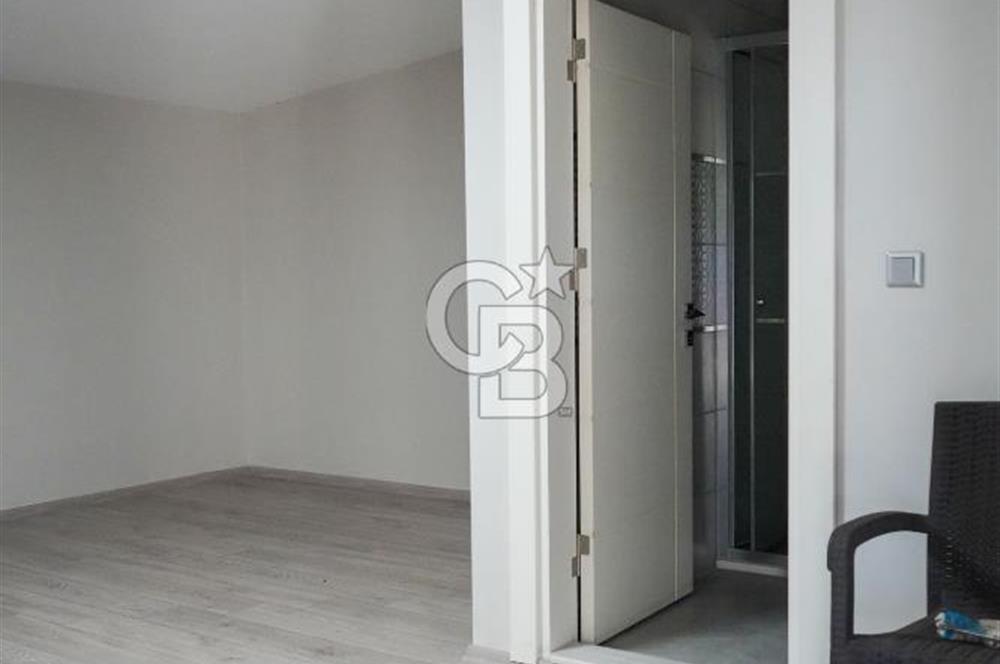 SEFERİHİSAR'DA DENİZE SIFIR 8+1 7 BANYOLU GENİŞ TERASLI DENİZ MANZARALI 450 M2 TRIPLEX VİLLA