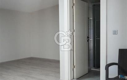 SEFERİHİSAR'DA DENİZE SIFIR 8+1 7 BANYOLU GENİŞ TERASLI DENİZ MANZARALI 450 M2 TRIPLEX VİLLA