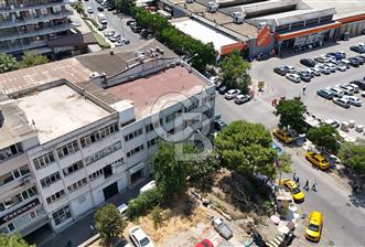 BORNOVA 3.SANAYİ'DE 640M² KULLANIM ALANLI 4 KATLI KİRALIK DÜKKAN