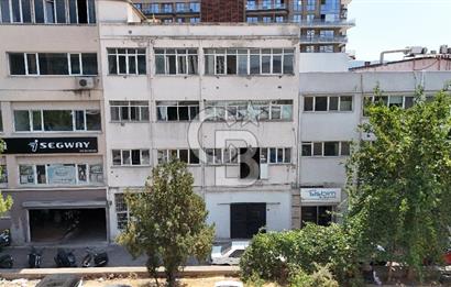 BORNOVA 3.SANAYİ'DE 640M² KULLANIM ALANLI 4 KATLI KİRALIK DÜKKAN