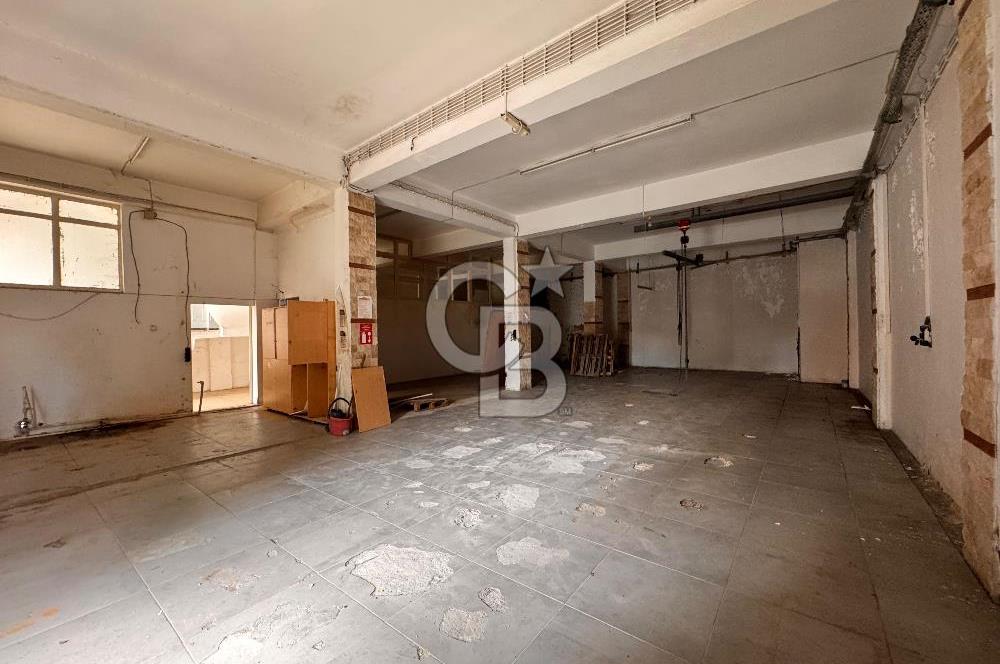 BORNOVA 3.SANAYİ'DE 640M² KULLANIM ALANLI 4 KATLI KİRALIK DÜKKAN