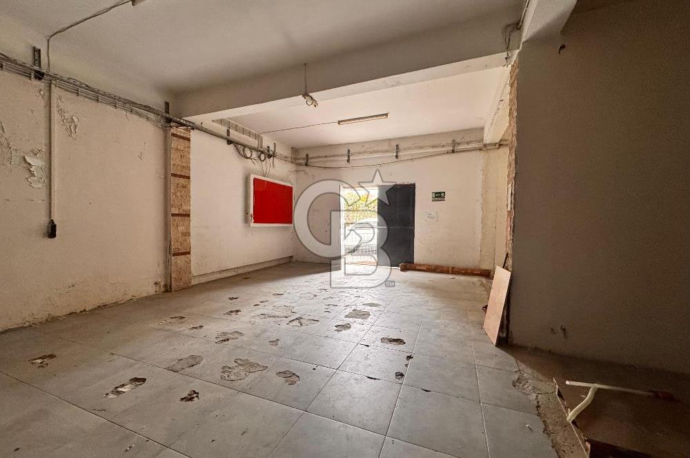 BORNOVA 3.SANAYİ'DE 640M² KULLANIM ALANLI 4 KATLI KİRALIK DÜKKAN