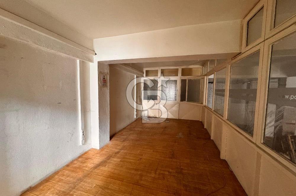 BORNOVA 3.SANAYİ'DE 640M² KULLANIM ALANLI 4 KATLI KİRALIK DÜKKAN