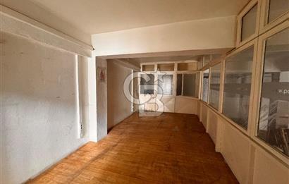 BORNOVA 3.SANAYİ'DE 640M² KULLANIM ALANLI 4 KATLI KİRALIK DÜKKAN