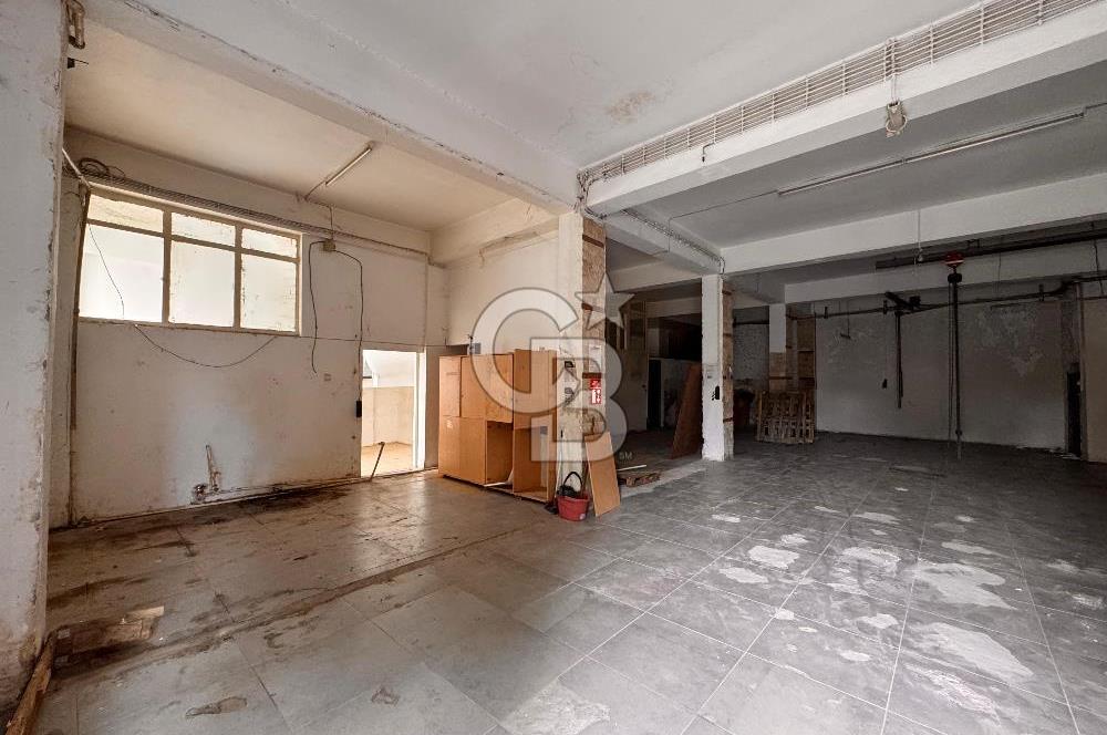 BORNOVA 3.SANAYİ'DE 640M² KULLANIM ALANLI 4 KATLI KİRALIK DÜKKAN