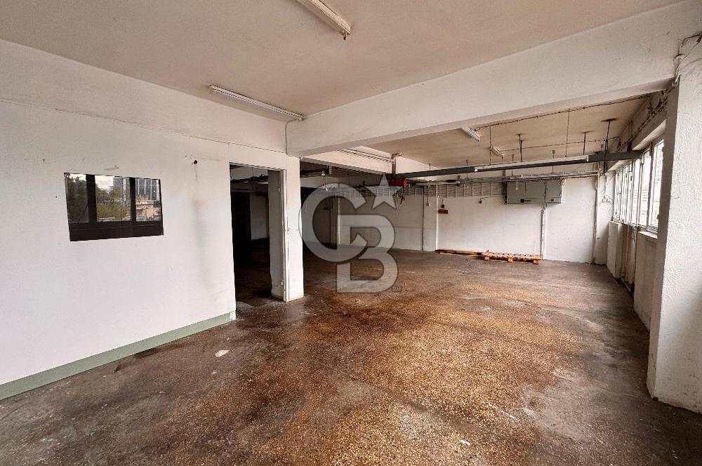 BORNOVA 3.SANAYİ'DE 640M² KULLANIM ALANLI 4 KATLI KİRALIK DÜKKAN