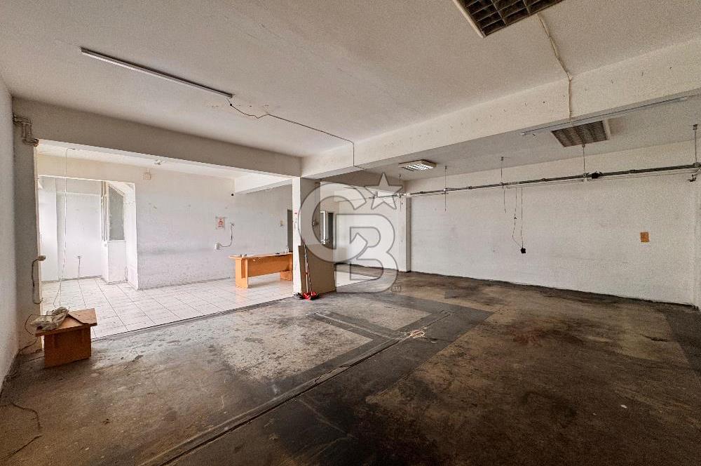 BORNOVA 3.SANAYİ'DE 640M² KULLANIM ALANLI 4 KATLI KİRALIK DÜKKAN