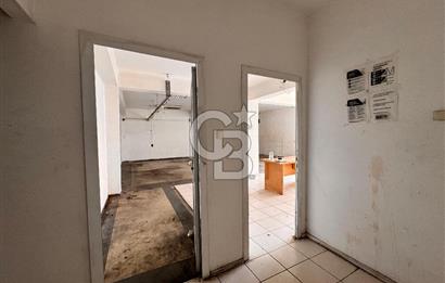 BORNOVA 3.SANAYİ'DE 640M² KULLANIM ALANLI 4 KATLI KİRALIK DÜKKAN