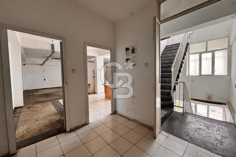 BORNOVA 3.SANAYİ'DE 640M² KULLANIM ALANLI 4 KATLI KİRALIK DÜKKAN