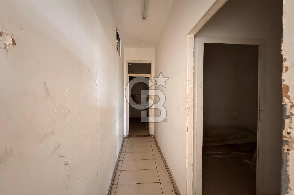 BORNOVA 3.SANAYİ'DE 640M² KULLANIM ALANLI 4 KATLI KİRALIK DÜKKAN