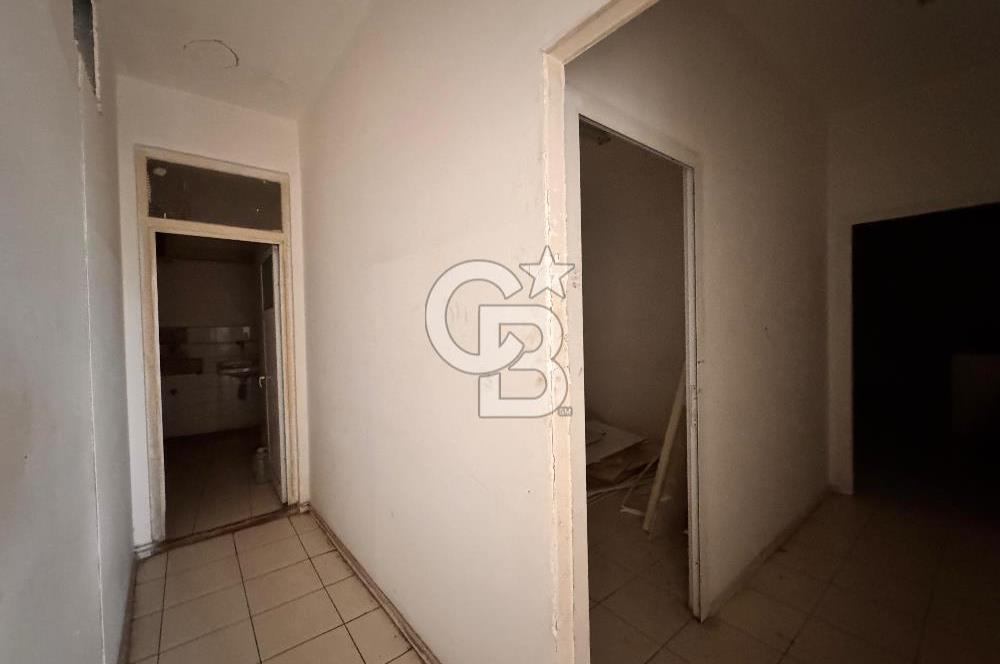 BORNOVA 3.SANAYİ'DE 640M² KULLANIM ALANLI 4 KATLI KİRALIK DÜKKAN