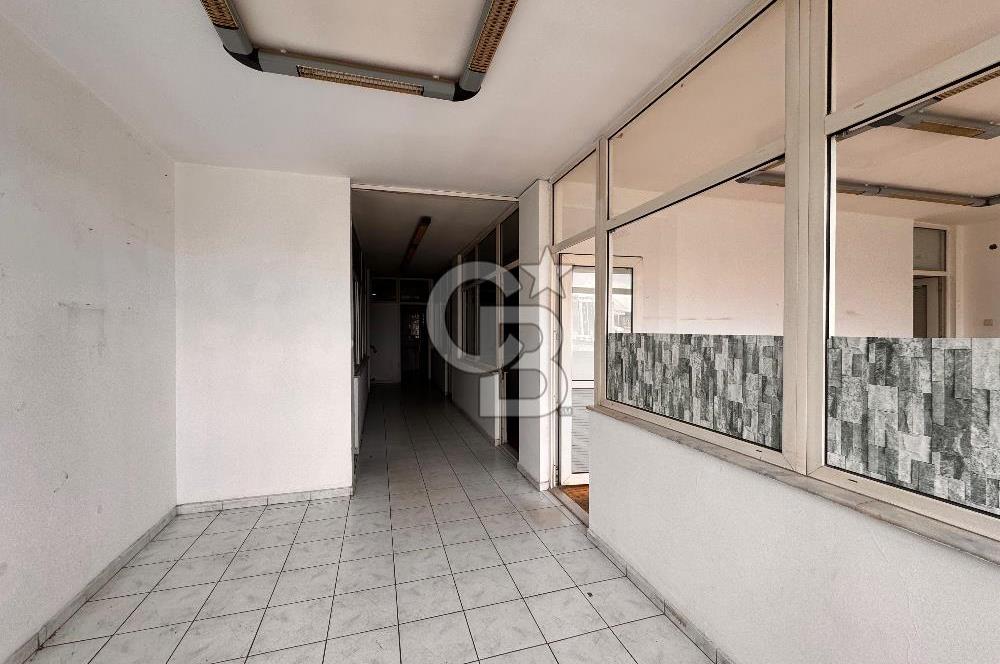 BORNOVA 3.SANAYİ'DE 640M² KULLANIM ALANLI 4 KATLI KİRALIK DÜKKAN
