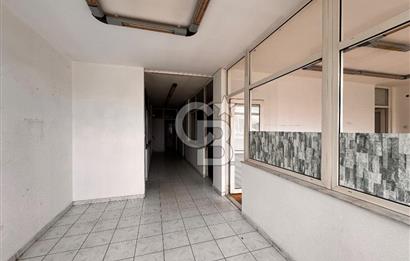 BORNOVA 3.SANAYİ'DE 640M² KULLANIM ALANLI 4 KATLI KİRALIK DÜKKAN
