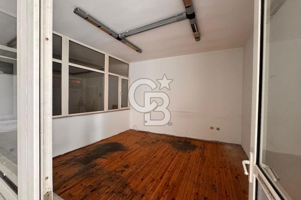 BORNOVA 3.SANAYİ'DE 640M² KULLANIM ALANLI 4 KATLI KİRALIK DÜKKAN