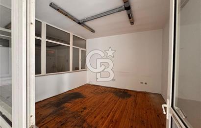 BORNOVA 3.SANAYİ'DE 640M² KULLANIM ALANLI 4 KATLI KİRALIK DÜKKAN