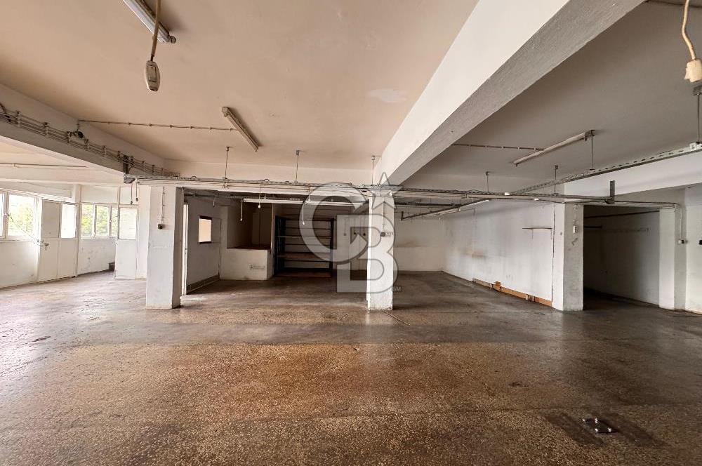 BORNOVA 3.SANAYİ'DE 640M² KULLANIM ALANLI 4 KATLI KİRALIK DÜKKAN