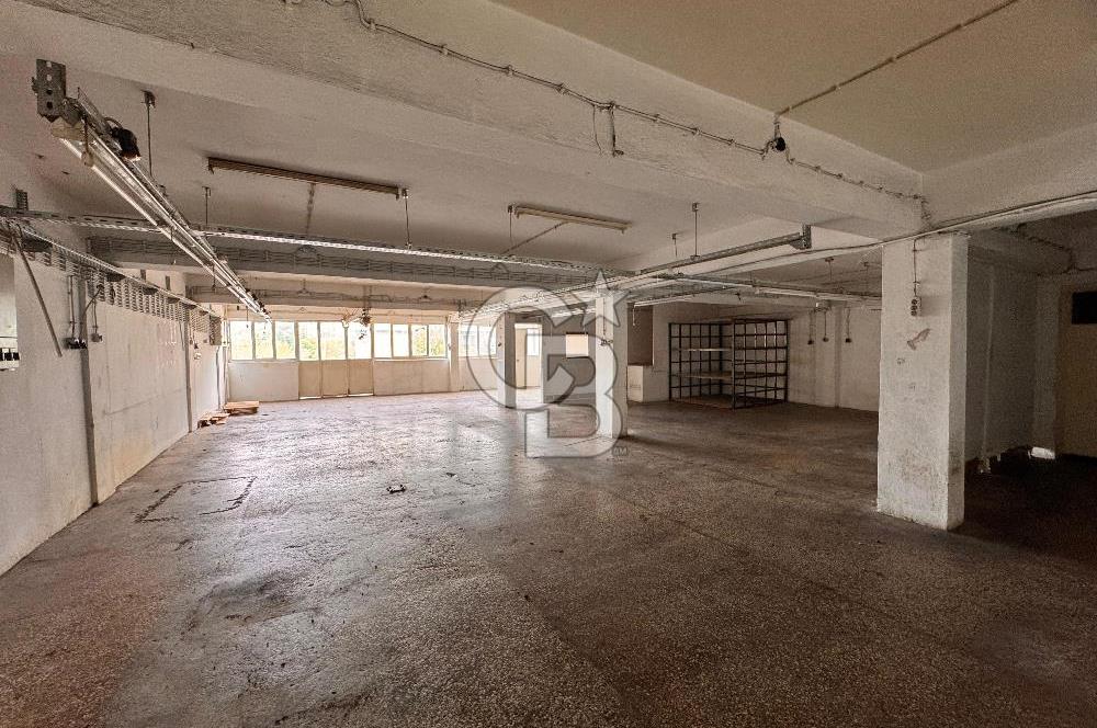 BORNOVA 3.SANAYİ'DE 640M² KULLANIM ALANLI 4 KATLI KİRALIK DÜKKAN