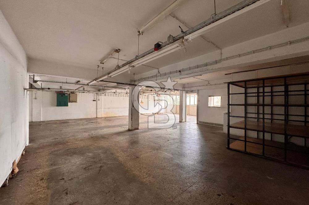 BORNOVA 3.SANAYİ'DE 640M² KULLANIM ALANLI 4 KATLI KİRALIK DÜKKAN