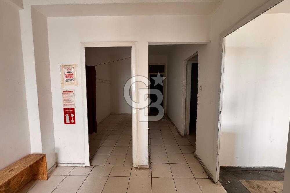 BORNOVA 3.SANAYİ'DE 640M² KULLANIM ALANLI 4 KATLI KİRALIK DÜKKAN