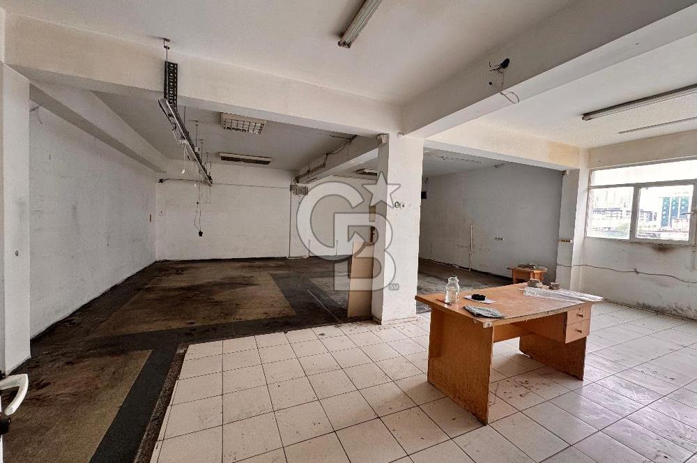 BORNOVA 3.SANAYİ'DE 640M² KULLANIM ALANLI 4 KATLI KİRALIK DÜKKAN