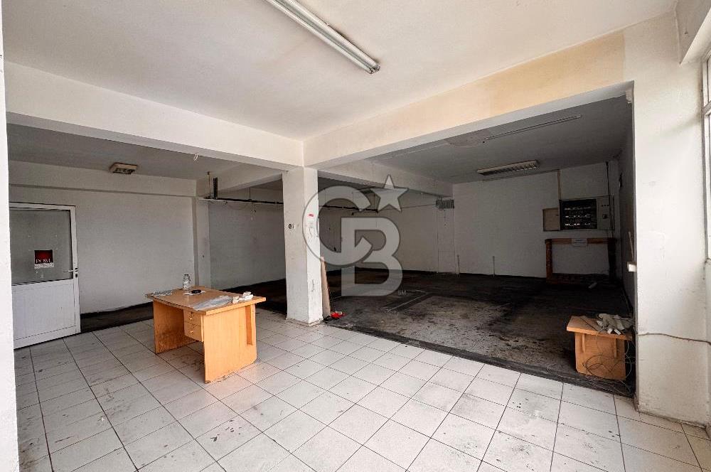 BORNOVA 3.SANAYİ'DE 640M² KULLANIM ALANLI 4 KATLI KİRALIK DÜKKAN