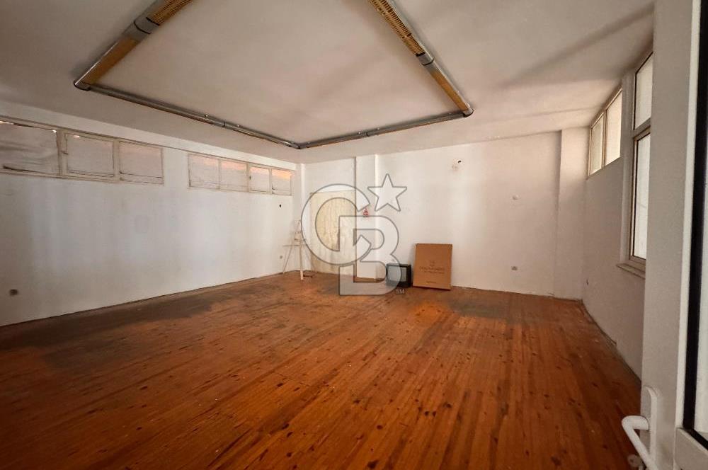 BORNOVA 3.SANAYİ'DE 640M² KULLANIM ALANLI 4 KATLI KİRALIK DÜKKAN