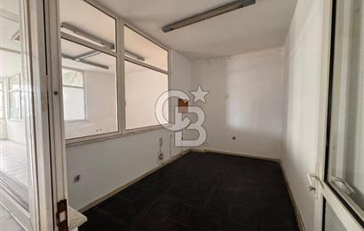 BORNOVA 3.SANAYİ'DE 640M² KULLANIM ALANLI 4 KATLI KİRALIK DÜKKAN
