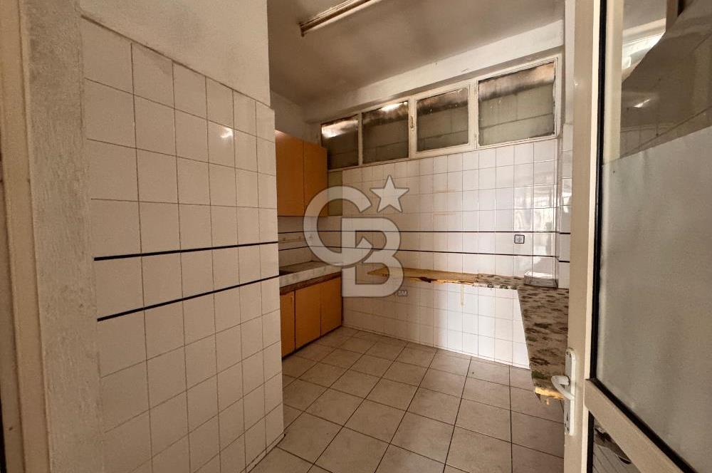 BORNOVA 3.SANAYİ'DE 640M² KULLANIM ALANLI 4 KATLI KİRALIK DÜKKAN