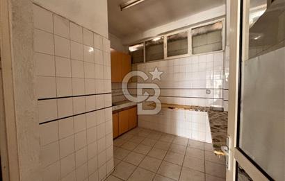 BORNOVA 3.SANAYİ'DE 640M² KULLANIM ALANLI 4 KATLI KİRALIK DÜKKAN