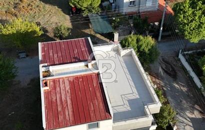 SEFERİHİSAR'DA DENİZE SIFIR 8+1 7 BANYOLU GENİŞ TERASLI DENİZ MANZARALI 450 M2 TRIPLEX VİLLA