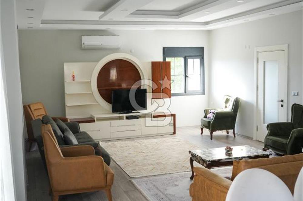 SEFERİHİSAR'DA DENİZE SIFIR 8+1 7 BANYOLU GENİŞ TERASLI DENİZ MANZARALI 450 M2 TRIPLEX VİLLA