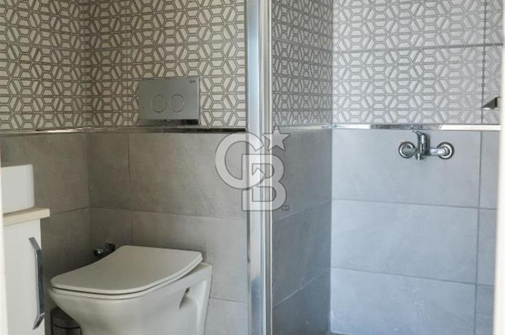 SEFERİHİSAR'DA DENİZE SIFIR 8+1 7 BANYOLU GENİŞ TERASLI DENİZ MANZARALI 450 M2 TRIPLEX VİLLA