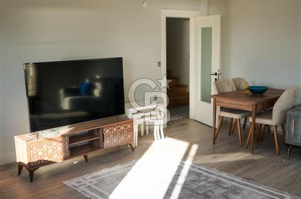 SEFERİHİSAR'DA DENİZE SIFIR 8+1 7 BANYOLU GENİŞ TERASLI DENİZ MANZARALI 450 M2 TRIPLEX VİLLA