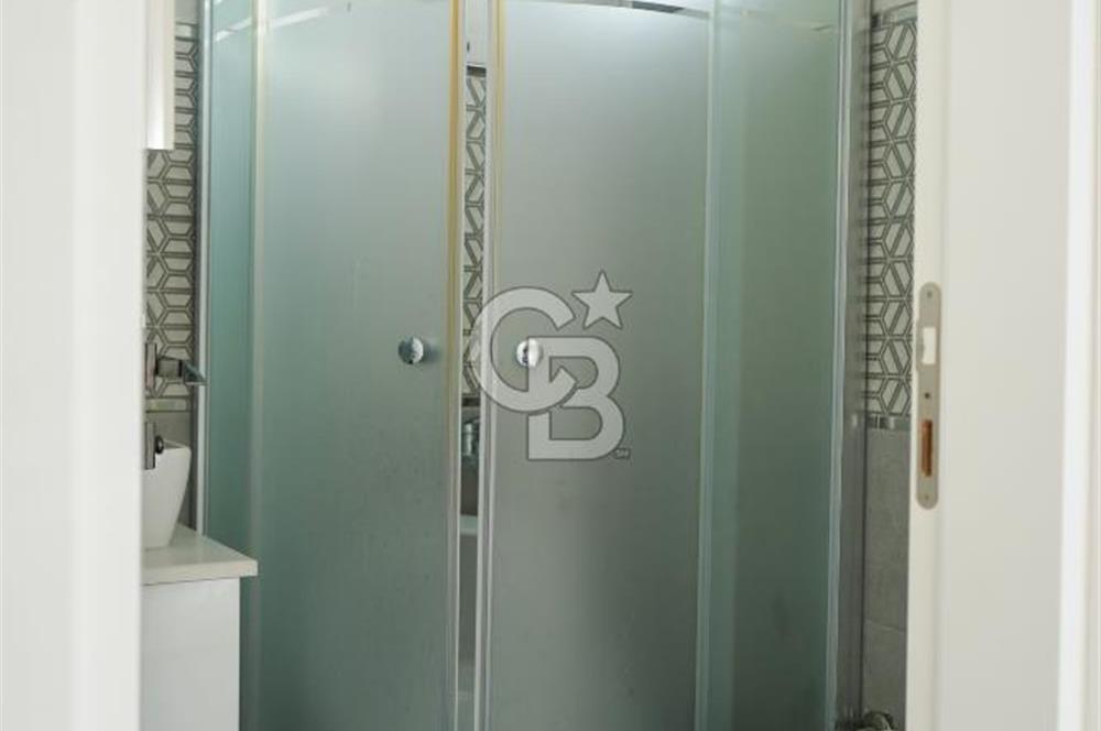 SEFERİHİSAR'DA DENİZE SIFIR 8+1 7 BANYOLU GENİŞ TERASLI DENİZ MANZARALI 450 M2 TRIPLEX VİLLA