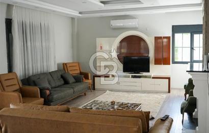 SEFERİHİSAR'DA DENİZE SIFIR 8+1 7 BANYOLU GENİŞ TERASLI DENİZ MANZARALI 450 M2 TRIPLEX VİLLA