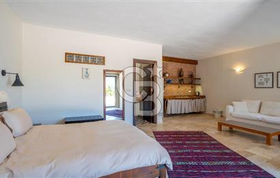CB MARİNA'DAN SELİMİYE'DE BÜYÜLEYEN BUTİK OTEL VE 2+1 EV