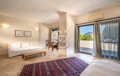 CB MARİNA'DAN SELİMİYE'DE BÜYÜLEYEN BUTİK OTEL VE 2+1 EV