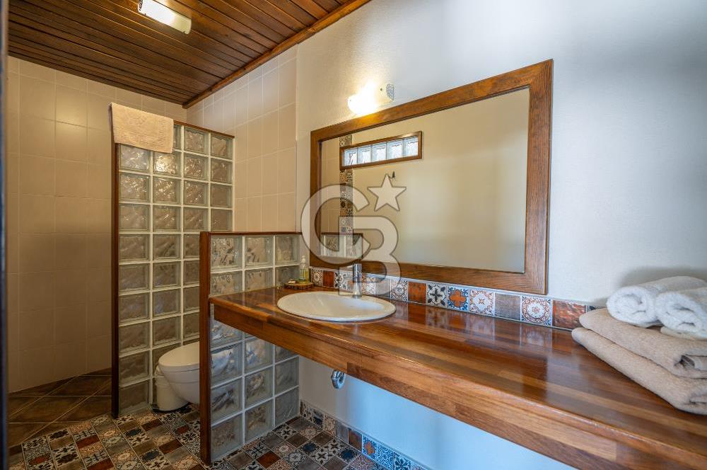 CB MARİNA'DAN SELİMİYE'DE BÜYÜLEYEN BUTİK OTEL VE 2+1 EV