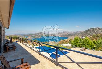 CB MARİNA'DAN SELİMİYE'DE BÜYÜLEYEN BUTİK OTEL VE 2+1 EV