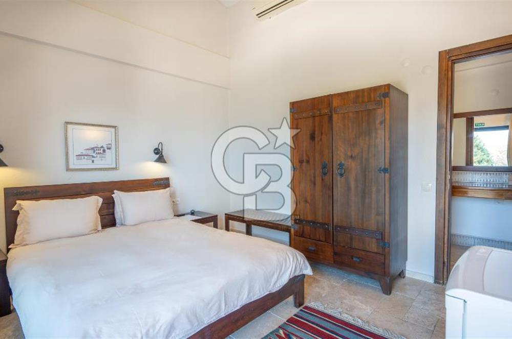 CB MARİNA'DAN SELİMİYE'DE BÜYÜLEYEN BUTİK OTEL VE 2+1 EV