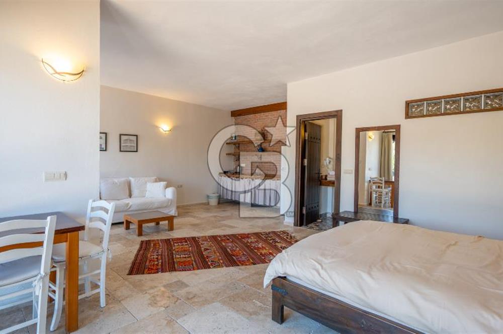 CB MARİNA'DAN SELİMİYE'DE BÜYÜLEYEN BUTİK OTEL VE 2+1 EV