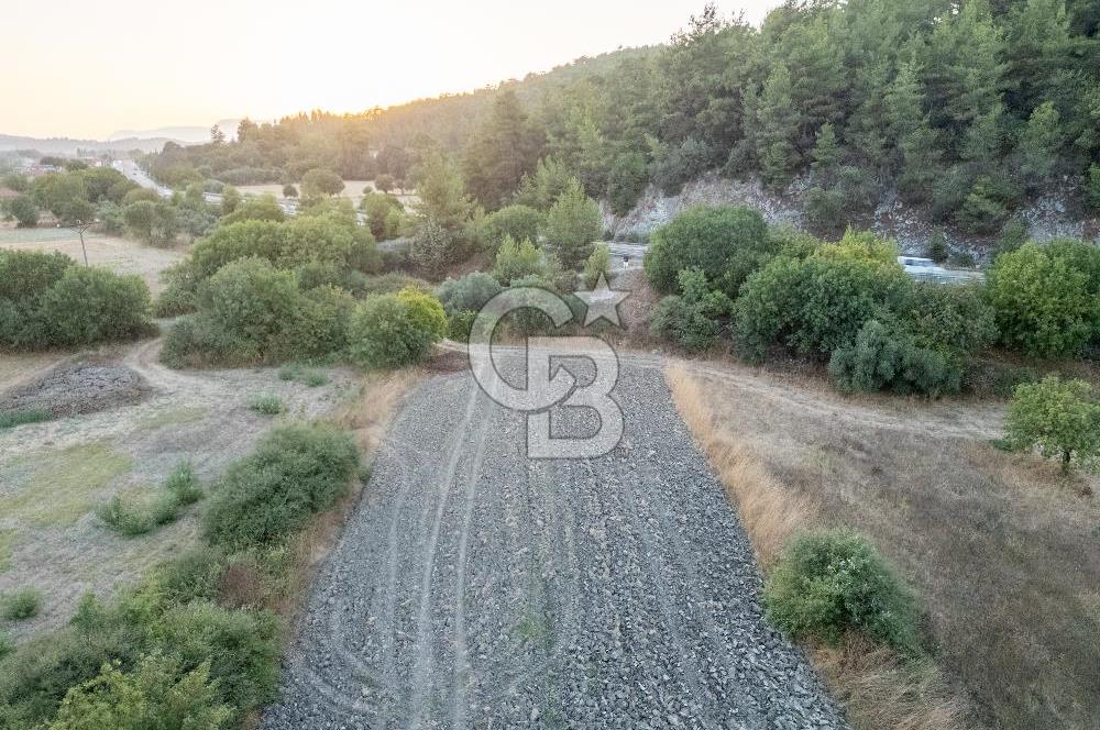 CB MARİNA'DAN ULA KIZILYAKA'DA 2.500M2 TİCARİ TARLA