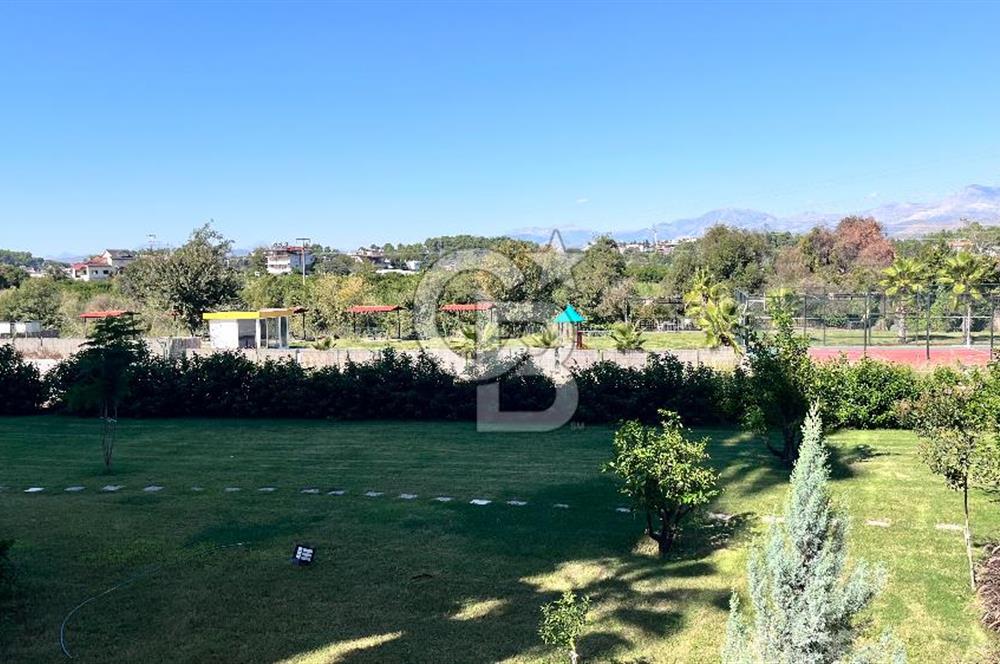 Havuzlu Site İçerisinde Satılık 4+1 daire
