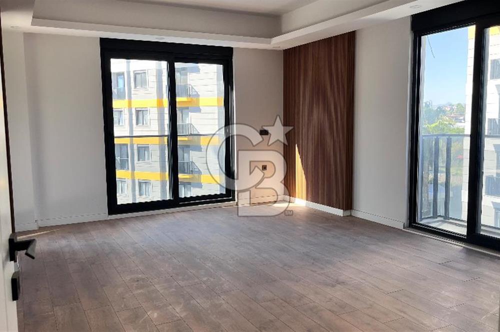 Havuzlu Site İçerisinde Satılık 4+1 daire